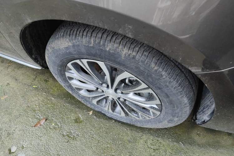 Used Buick GL8 2023 Land Executive Class 652T Smart Luxury Model Right Front Wheel Hub
