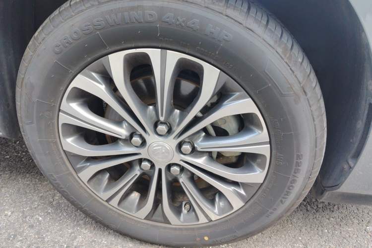 Used Buick GL8 2023 Land Executive Class Deluxe Model Right Front Wheel Hub