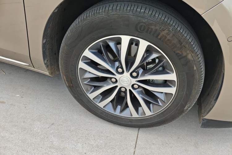 Used Buick GL8 2023 ES Lu Zun Deluxe Model Right Front Wheel Hub