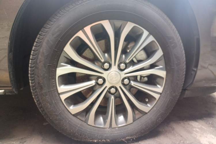 Used Buick GL8 2023 Land Executive Class 652T Smart Luxury Model Right Front Wheel Hub