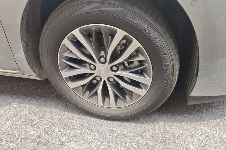 Used Buick GL8 2023 ES Lu Zun Deluxe Model Right Front Wheel Hub
