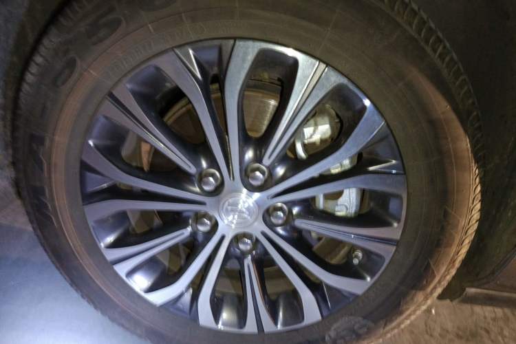 Used Buick GL8 2023 Land Executive Class 652T Smart Luxury Model Right Front Wheel Hub