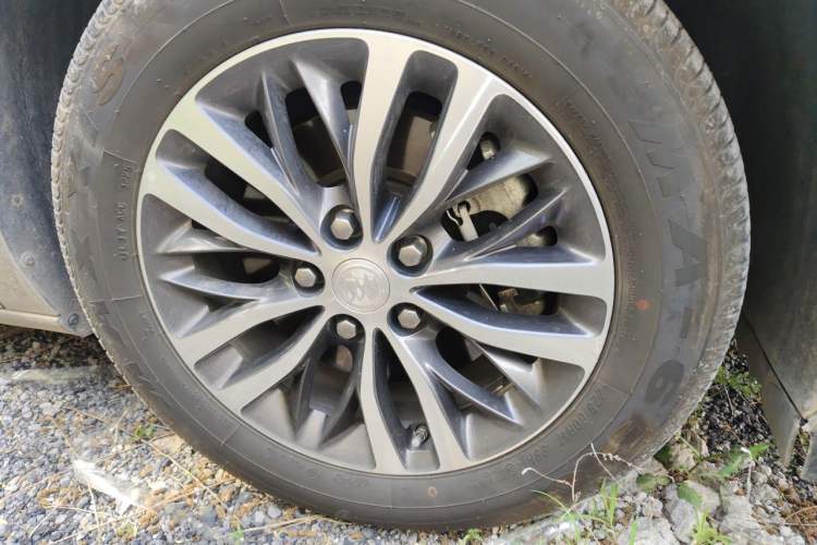 Used Buick GL8 2023 ES Lu Zun Comfort Model Right Front Wheel Hub
