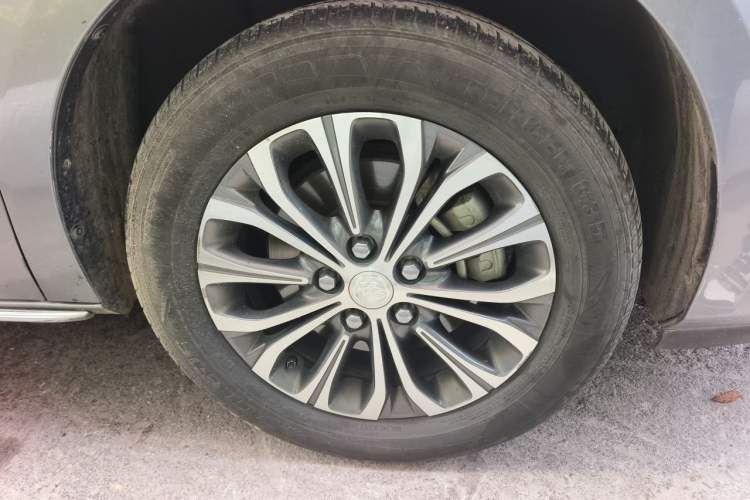 Used Buick GL8 2023 Land Executive Class Smart Enjoyment Model Right Front Wheel Hub