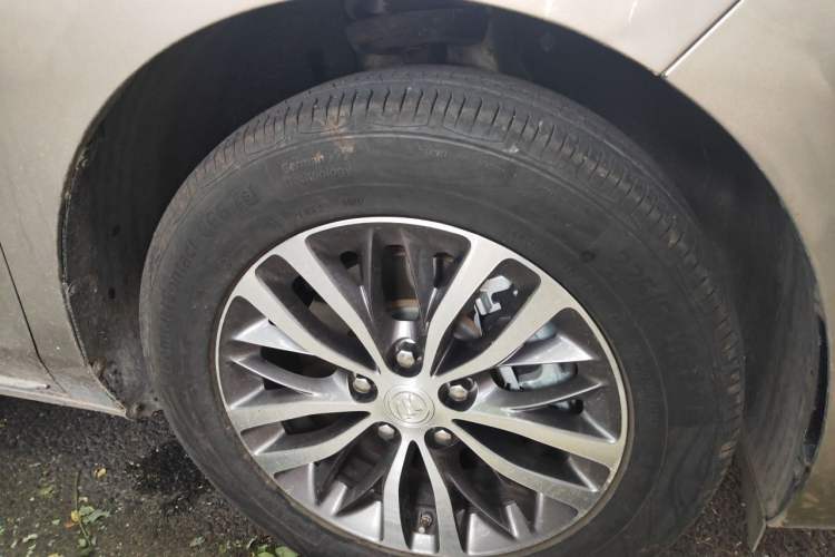 Used Buick GL8 2023 ES Lu Zun Comfort Model Right Front Wheel Hub