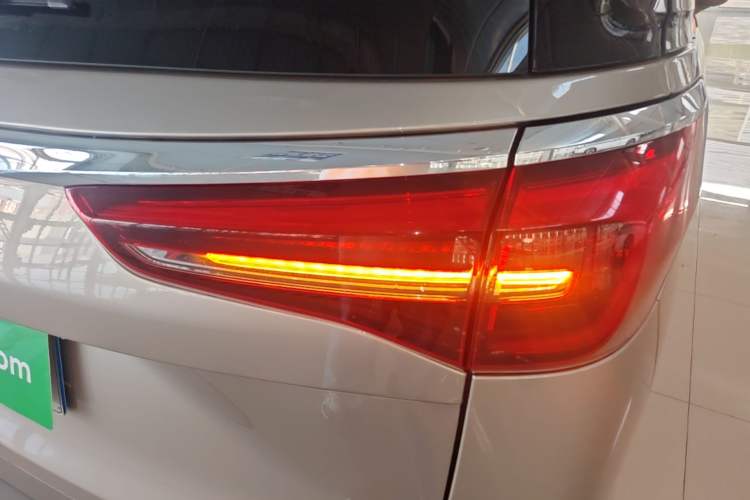 Used Buick GL8 2023 ES Lu Zun Deluxe Model Right Rear Taillight