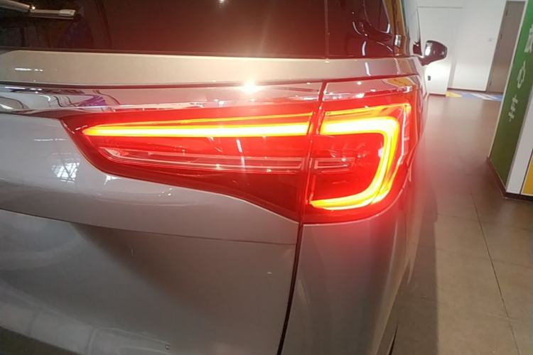 Used Buick GL8 2023 ES Lu Zun Comfort Model Right Rear Taillight