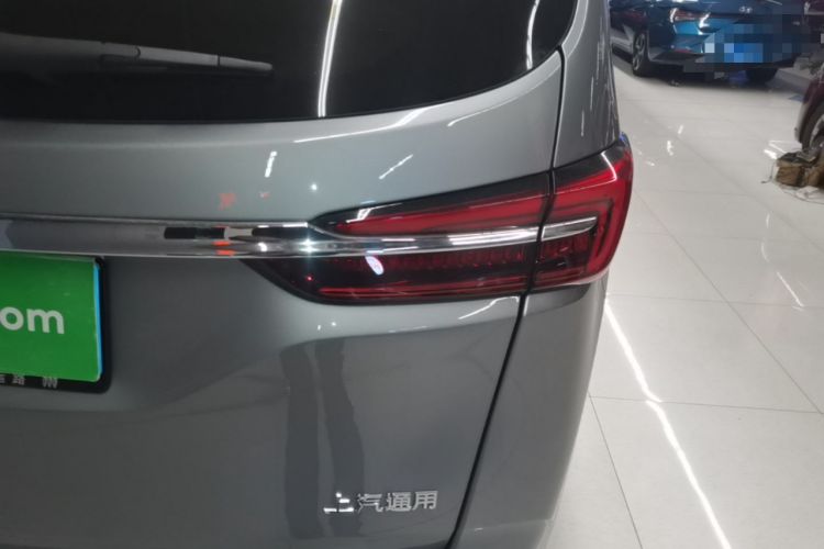 Used Buick GL8 2023 Facelifted Land Cruiser Executive Luxury Version Right Rear Taillight