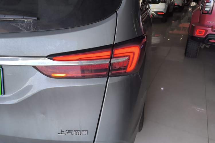 Used Buick GL8 2023 Facelifted Land Cruiser Executive Luxury Version Right Rear Taillight
