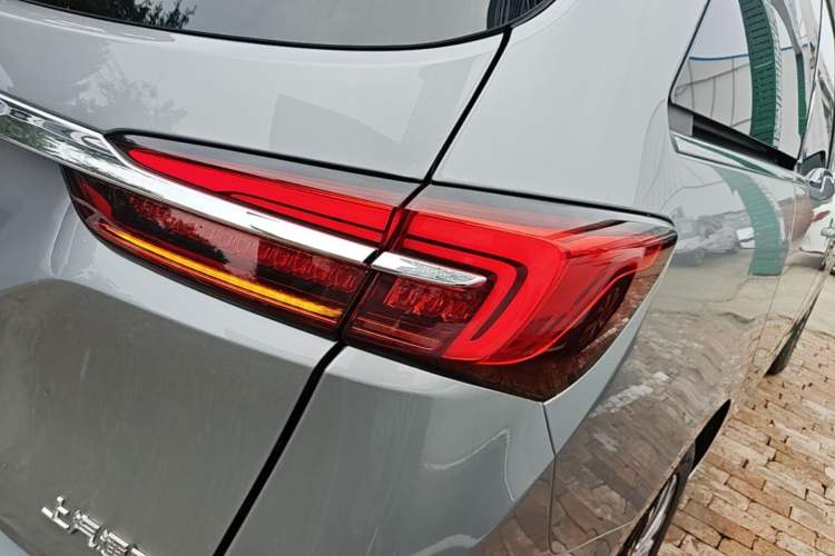 Used Buick GL8 2023 Land Executive Class 652T Luxury Model Right Rear Taillight