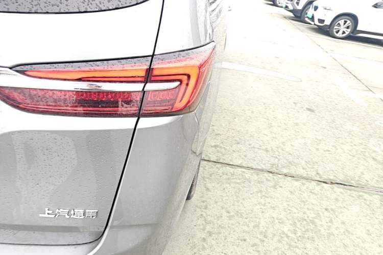 Used Buick GL8 2023 Facelifted Land Cruiser Executive Luxury Version Right Rear Taillight