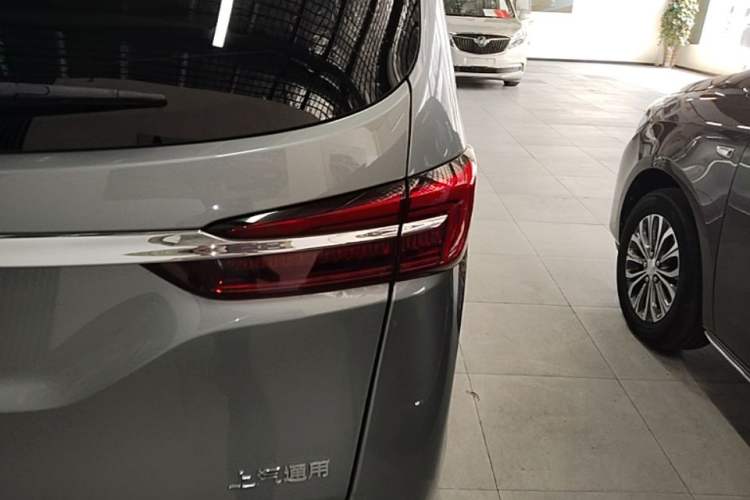 Used Buick GL8 2023 Facelifted Land Cruiser Executive Luxury Version Right Rear Taillight