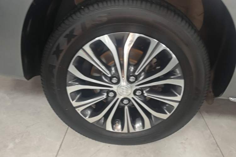 Used Buick GL8 2023 Land Executive Class 652T Luxury Model Right Rear Wheel Hub