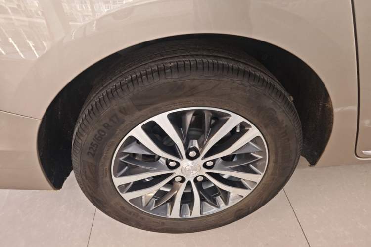Used Buick GL8 2023 ES Lu Zun Deluxe Model Right Rear Wheel Hub