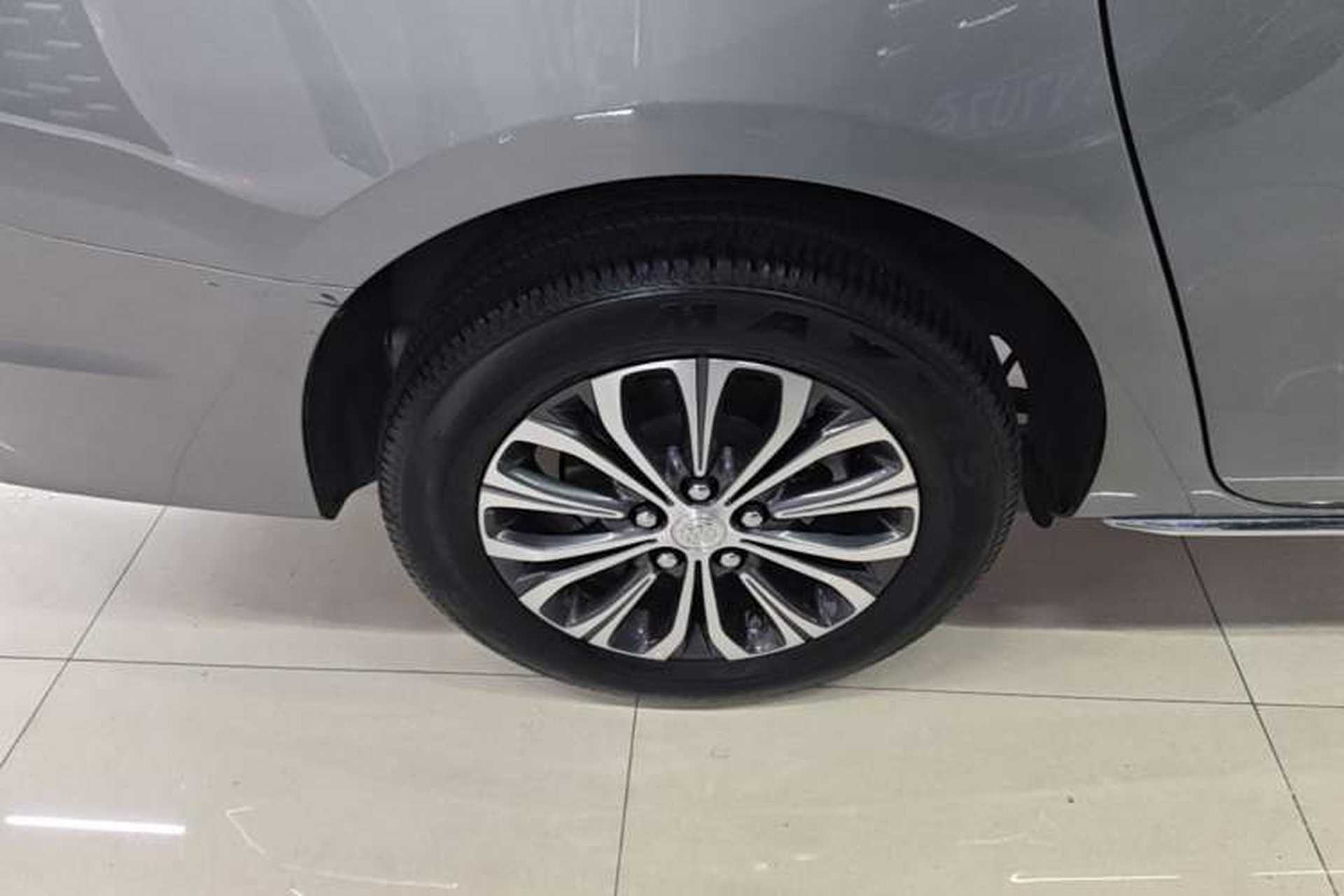 Used Buick GL8 2023 Land Executive Class Comfort Model Right Rear Wheel Hub