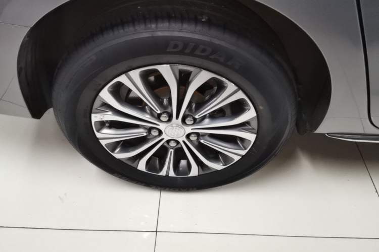Used Buick GL8 2023 Land Business Class Smart Deluxe Model Right Rear Wheel Hub