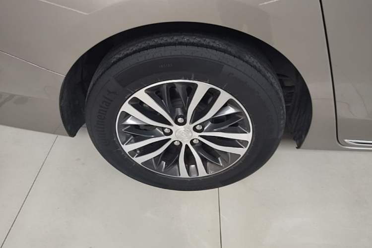 Used Buick GL8 2023 ES Lu Zun Deluxe Model Right Rear Wheel Hub