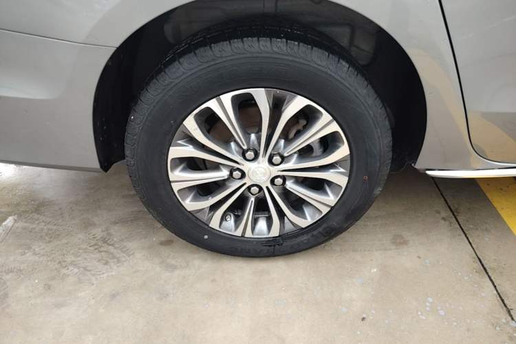 Used Buick GL8 2023 Land Executive Class 652T Luxury Model Right Rear Wheel Hub