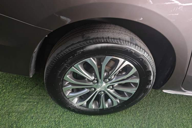 Used Buick GL8 2023 Land Executive Class Smart Enjoyment Model Right Rear Wheel Hub