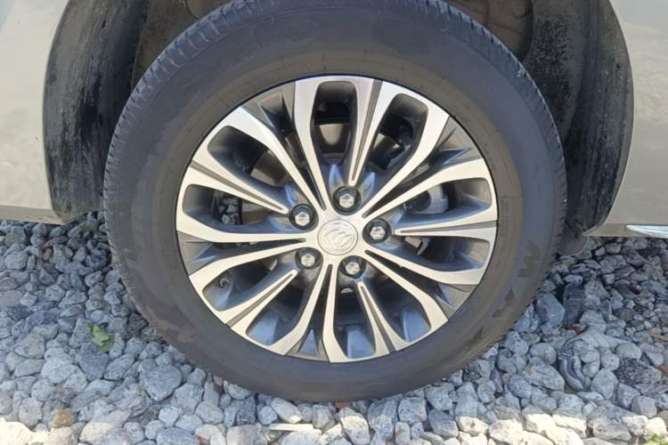 Used Buick GL8 2023 Land Executive Class 652T Luxury Model Right Rear Wheel Hub