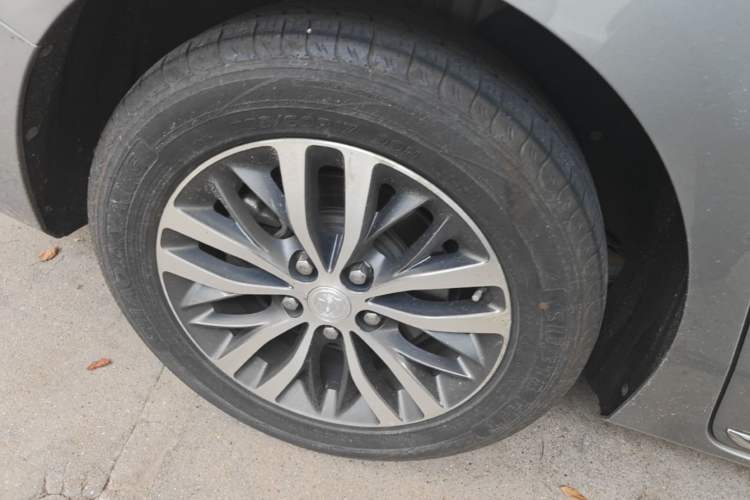 Used Buick GL8 2023 ES Lu Zun Deluxe Model Right Rear Wheel Hub