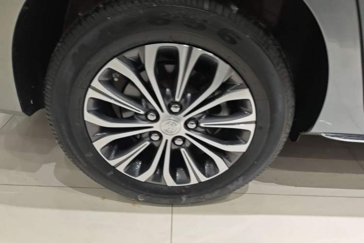 Used Buick GL8 2023 Land Executive Class Smart Enjoyment Model Right Rear Wheel Hub