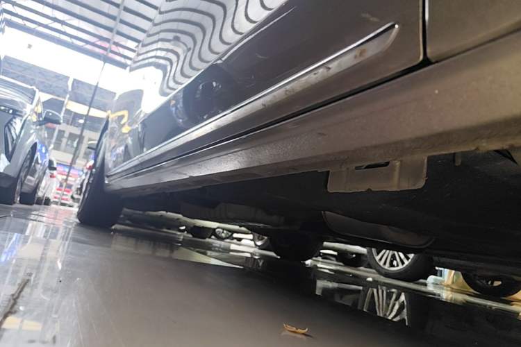 Used Buick GL8 2023 ES Lu Zun Deluxe Model Right Side Sill