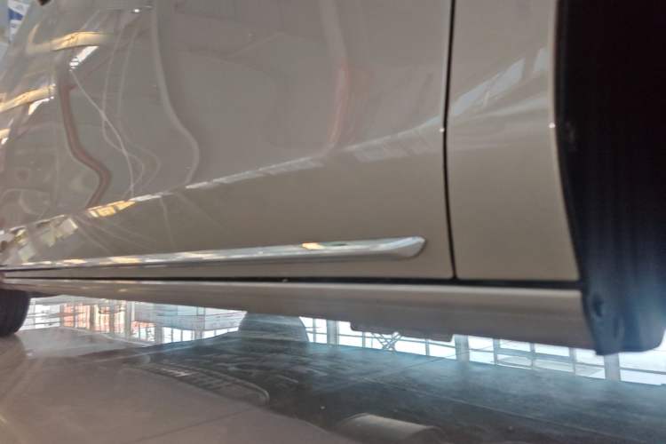 Used Buick GL8 2023 ES Lu Zun Deluxe Model Right Side Sill