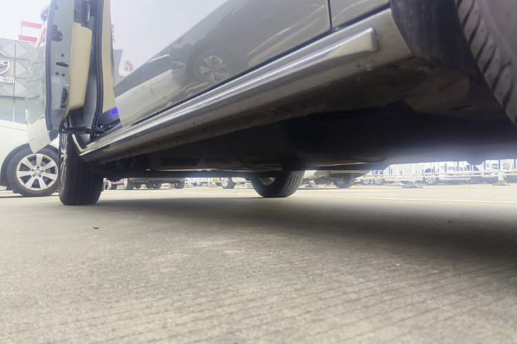 Used Buick GL8 2023 Facelifted Land Cruiser Executive Luxury Version Right Side Sill