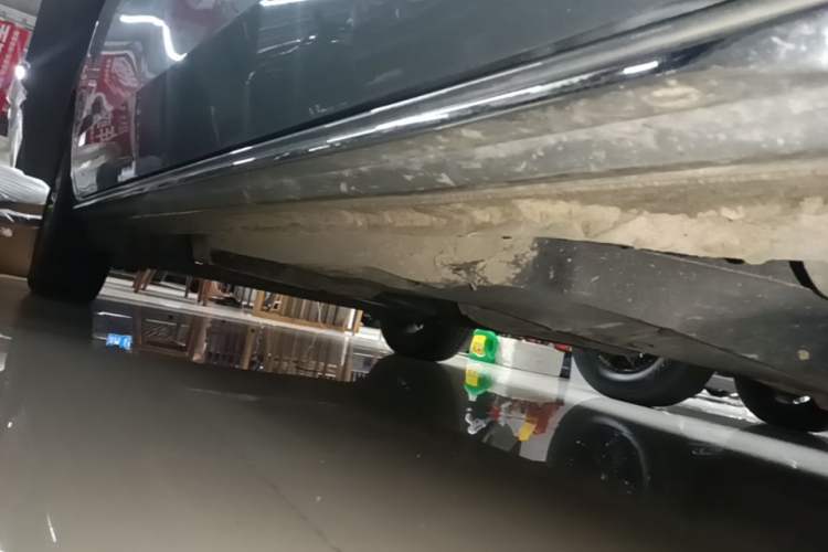 Used Buick GL8 2023 Land Executive Class Comfort Model Right Side Sill