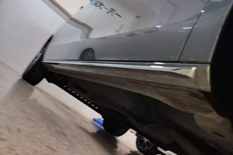 Used Buick GL8 2023 Facelifted Land Cruiser Executive Luxury Version Right Side Sill