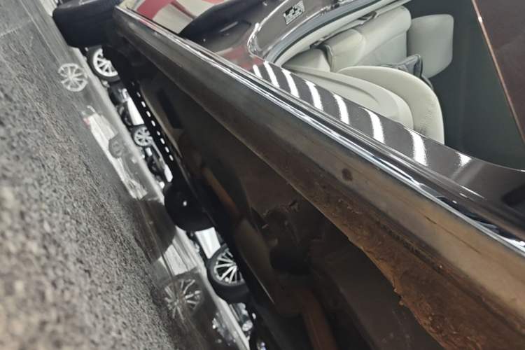 Used Buick GL8 2023 Land Executive Class Comfort Model Right Side Sill