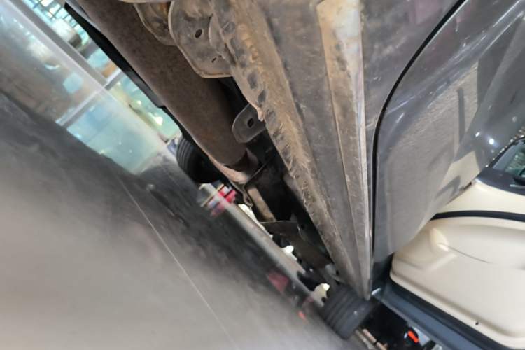 Used Buick GL8 2023 Facelifted Land Cruiser Executive Luxury Version Right Side Sill