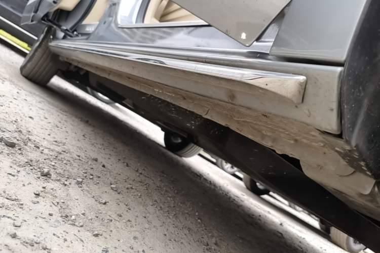 Used Buick GL8 2023 Facelifted Land Cruiser Executive Luxury Version Right Side Sill