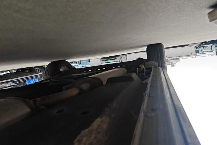 Used Buick GL8 2023 Facelifted Land Cruiser Executive Luxury Version Right Side Sill