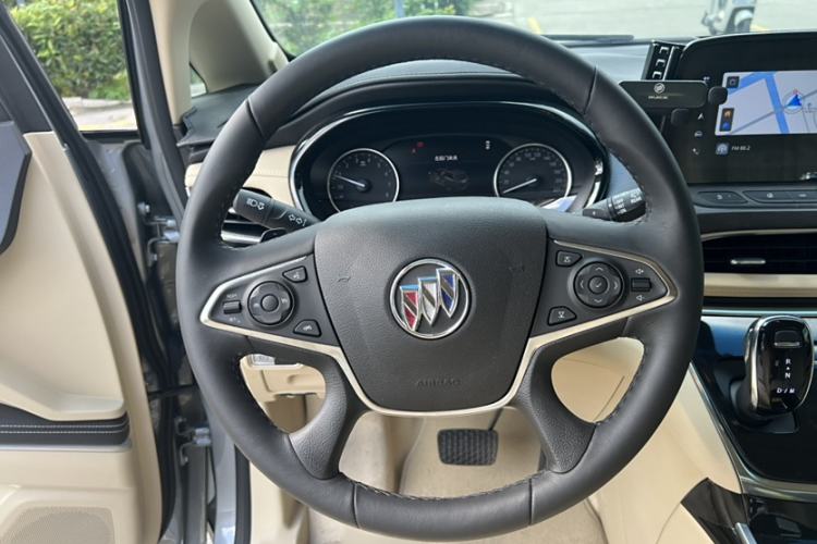 Used Buick GL8 2023 Facelifted Land Cruiser Executive Luxury Version Steering Wheel