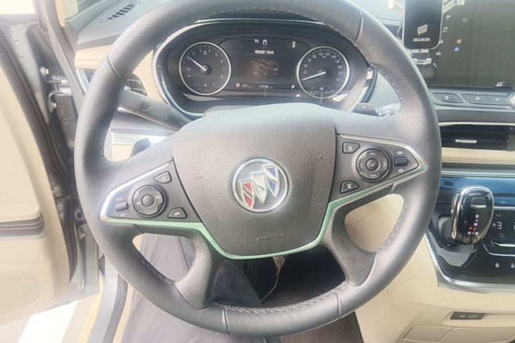 Used Buick GL8 2023 Facelifted Land Cruiser Executive Luxury Version Steering Wheel