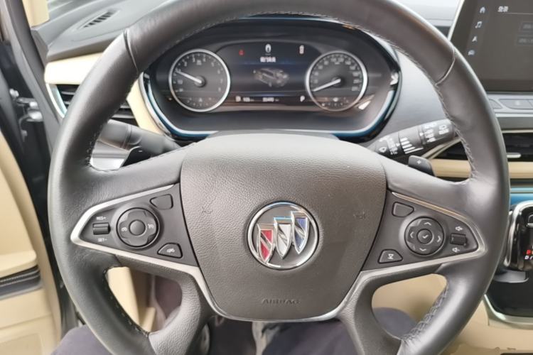 Used Buick GL8 2023 Facelifted Land Cruiser Executive Luxury Version Steering Wheel