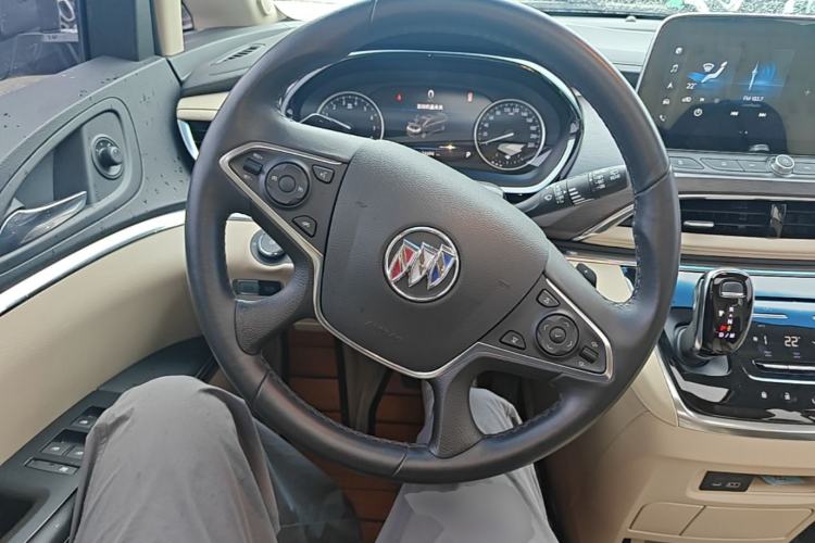 Used Buick GL8 2023 Facelifted Land Cruiser Executive Luxury Version Steering Wheel
