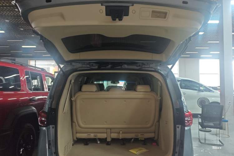 Used Buick GL8 2023 Land Executive Class 652T Luxury Model Trunk