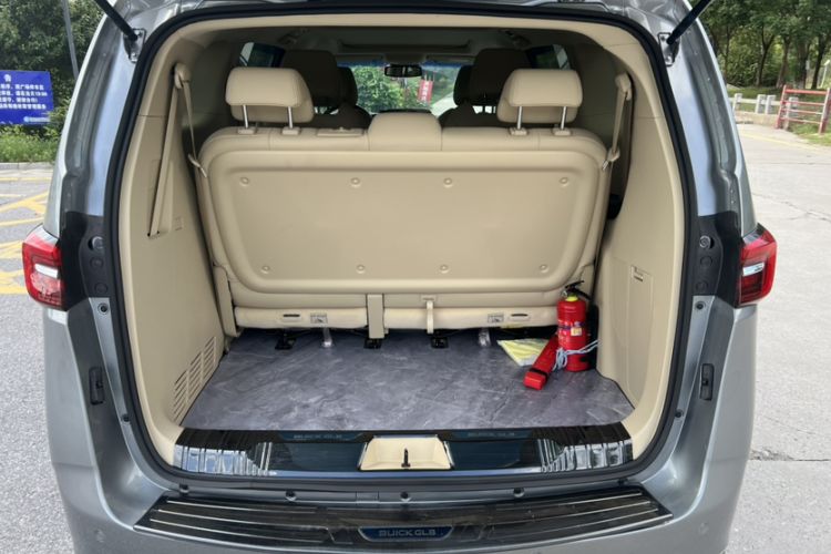 Used Buick GL8 2023 Facelifted Land Cruiser Executive Luxury Version Trunk