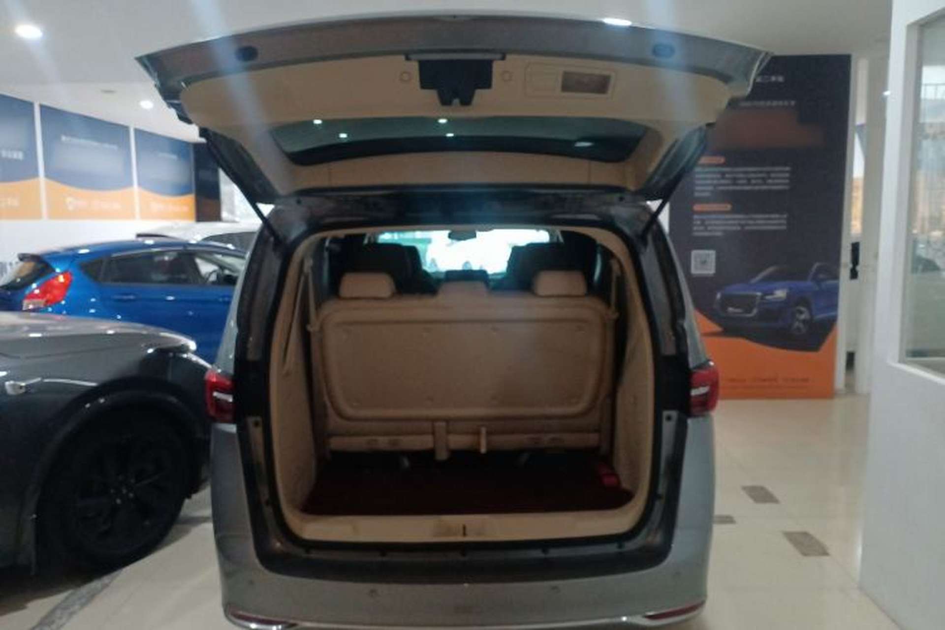 Used Buick GL8 2023 Facelifted Land Cruiser Executive Luxury Version Trunk