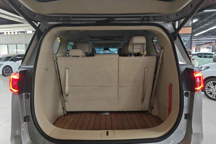 Used Buick GL8 2023 ES Lu Zun Luxury Model Trunk