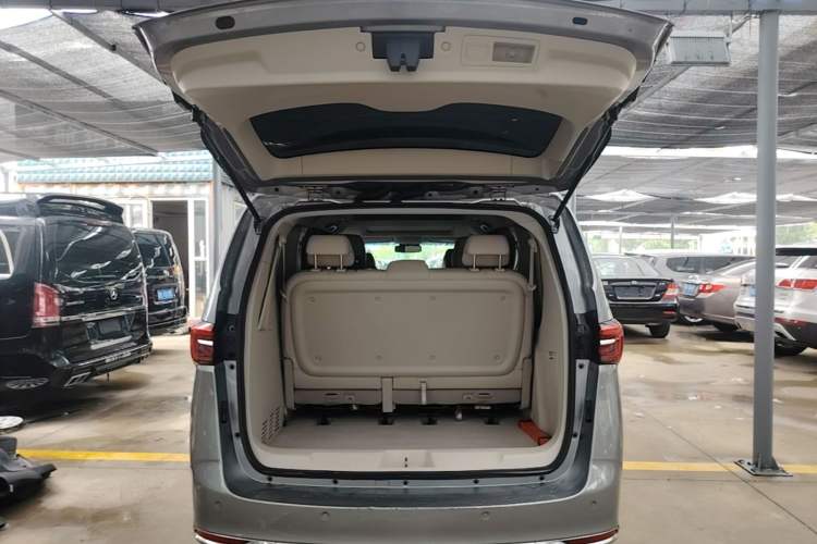 Used Buick GL8 2023 Land Executive Class 652T Luxury Model Trunk