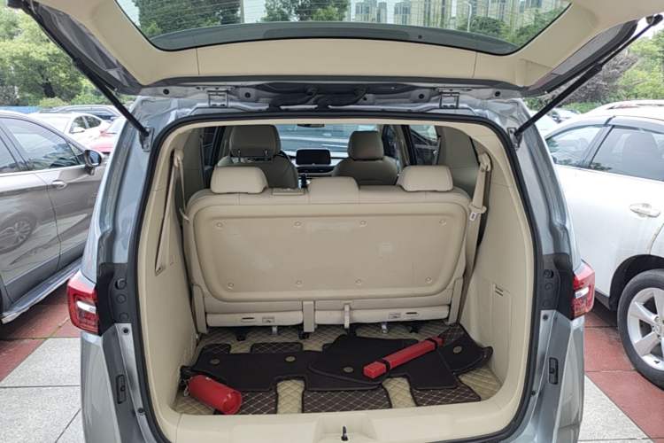 Used Buick GL8 2023 Facelifted Land Cruiser Executive Luxury Version Trunk