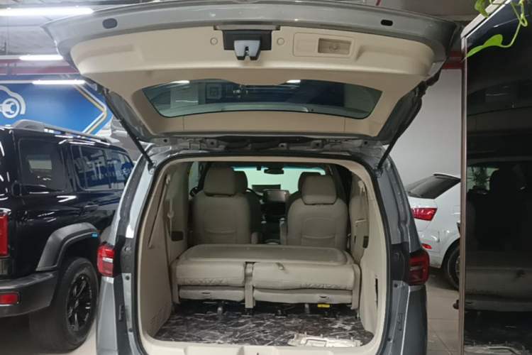 Used Buick GL8 2023 Land Executive Class Comfort Model Trunk