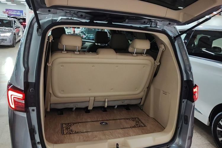 Used Buick GL8 2023 Facelifted Land Cruiser Executive Luxury Version Trunk