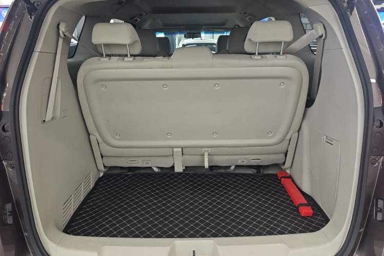 Used Buick GL8 2023 Land Executive Class Comfort Model Trunk