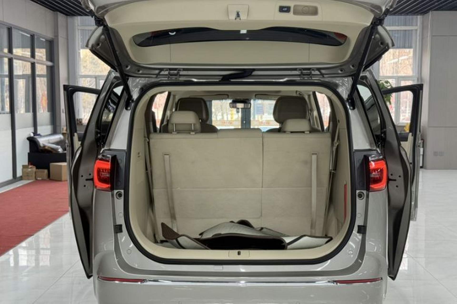 Used Buick GL8 2023 ES Lu Zun Deluxe Model Trunk