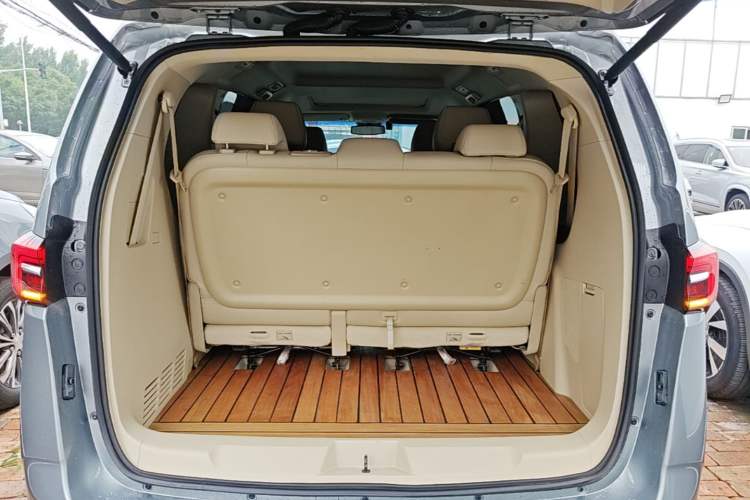 Used Buick GL8 2023 Land Executive Class 652T Luxury Model Trunk